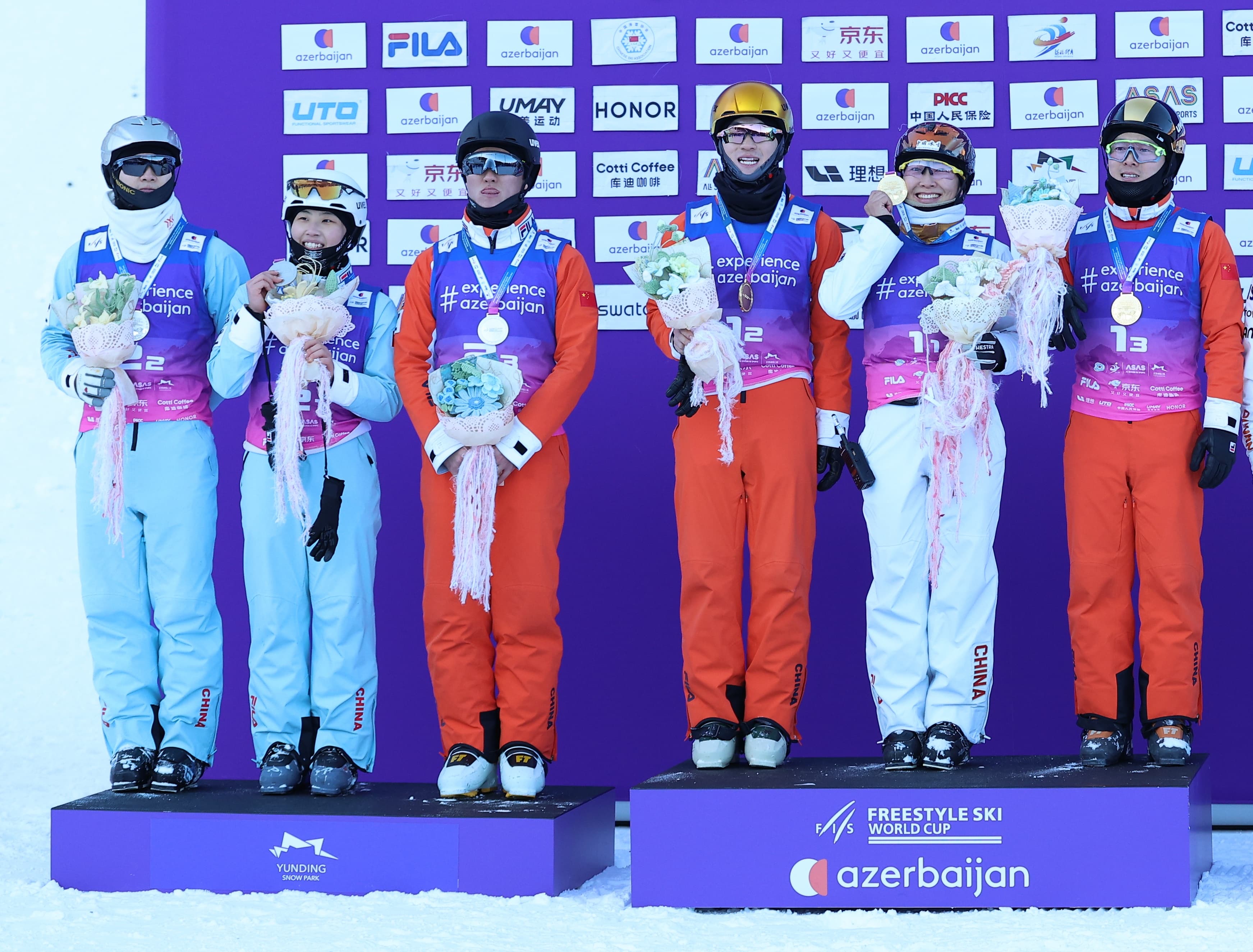 中国自由式滑雪空中技巧国家队混合团体项目包揽冠亚军(1).jpg